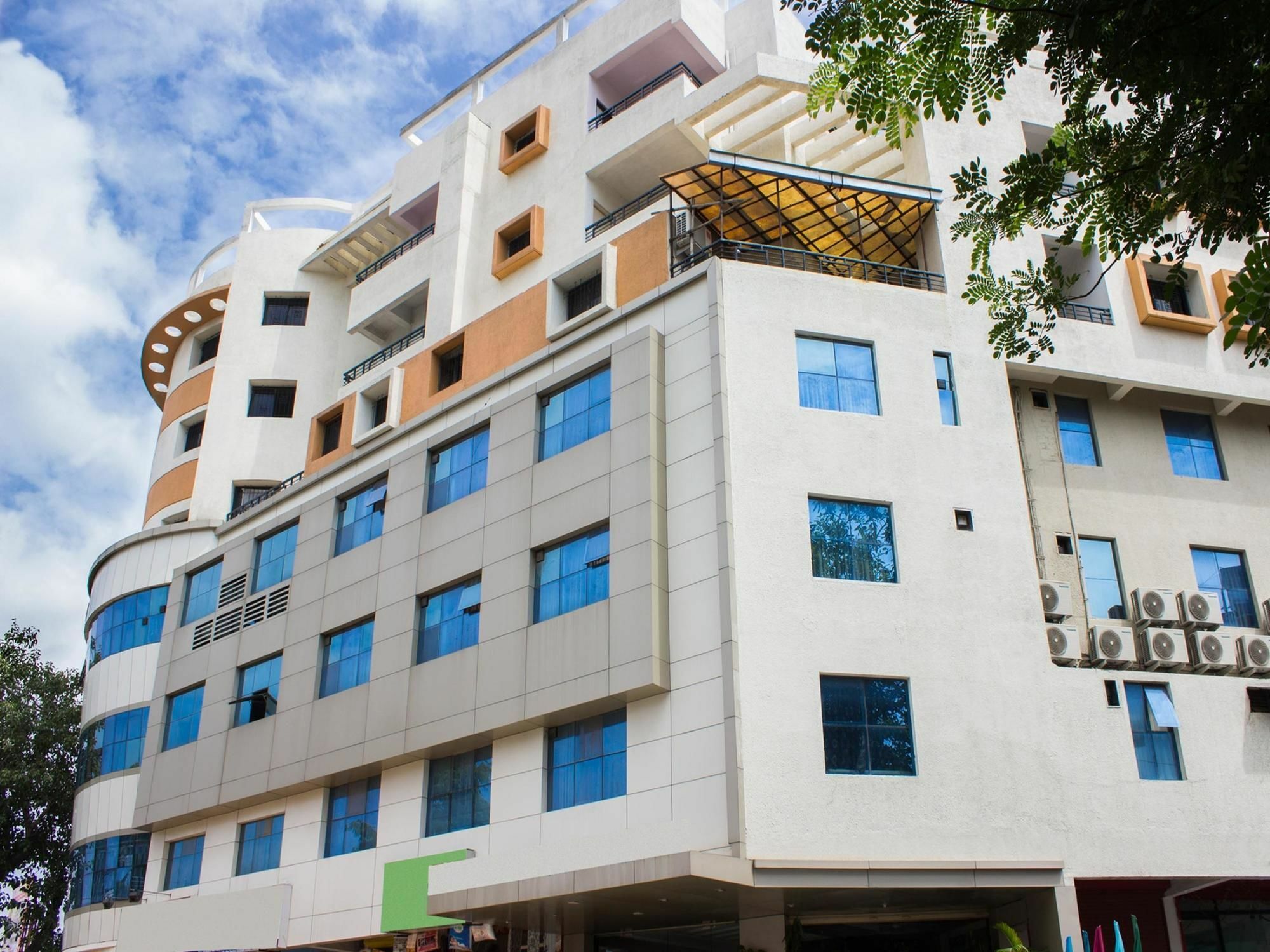 Treebo Trend Orient Grand Hotel Nagpur Exterior foto